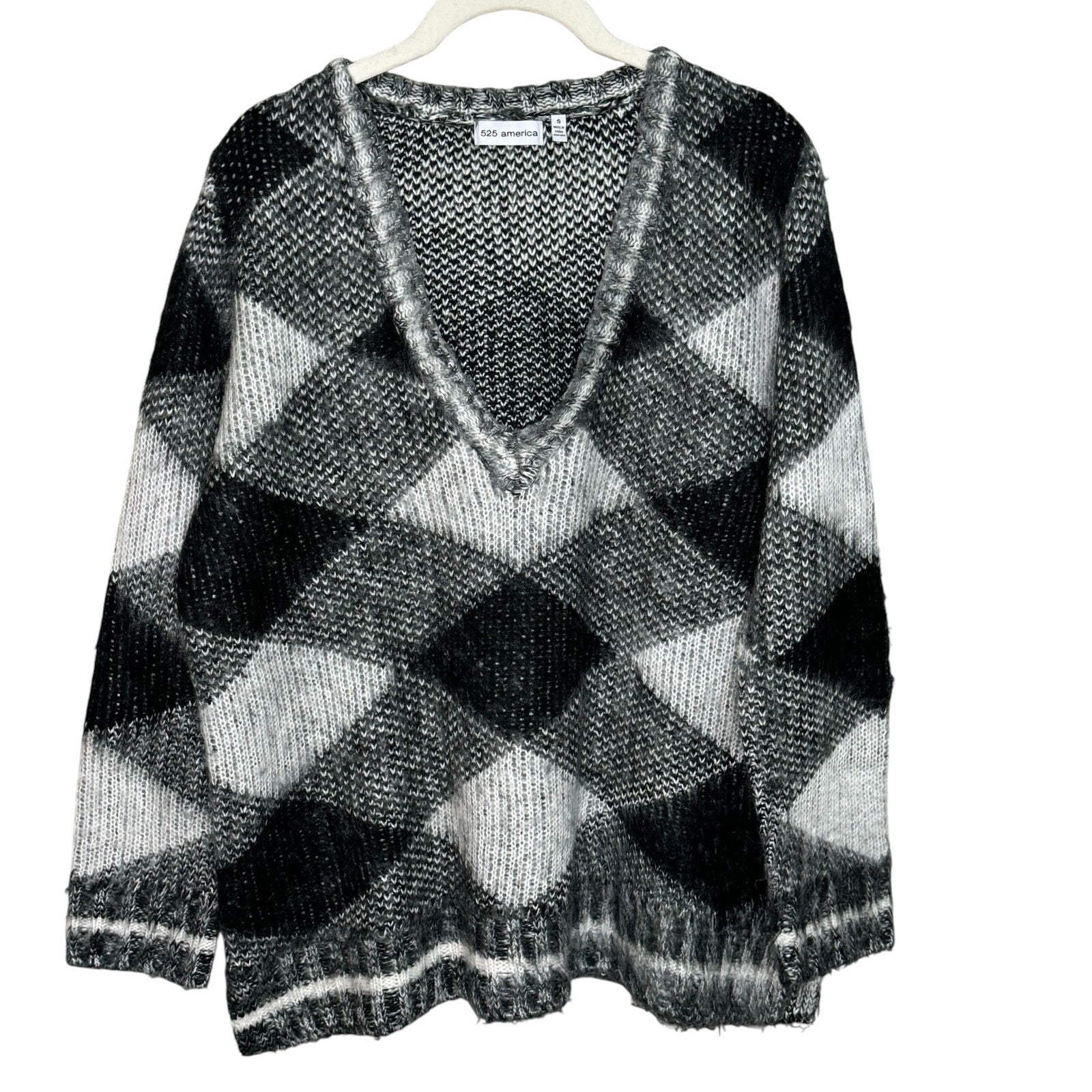 525 America Sweater Size Small Black White V Neck Argyle Soft - Flair - Style