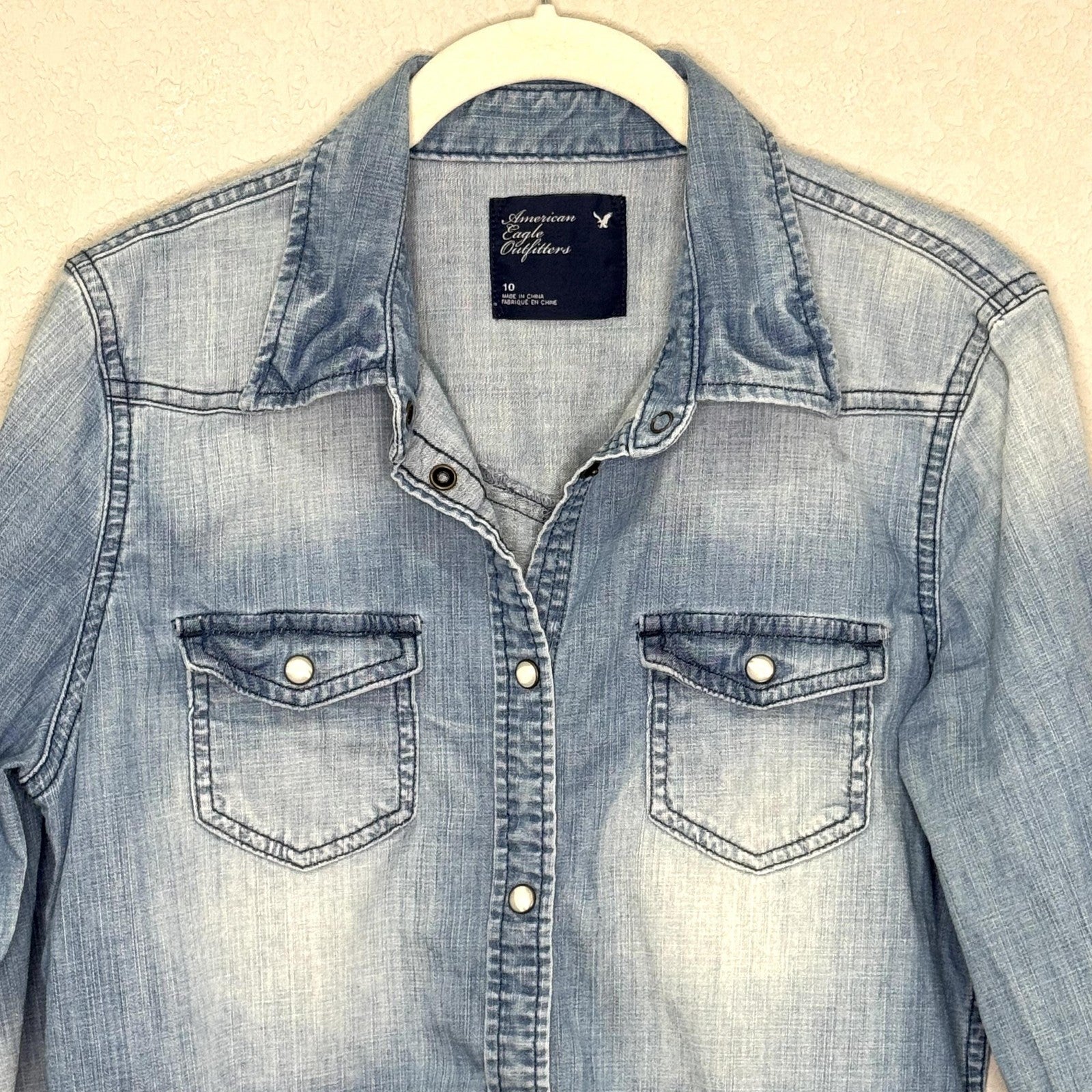 American Eagle Outfitters Shirt Womens 10 Blue Chambray Denim Western Pearl Snap
