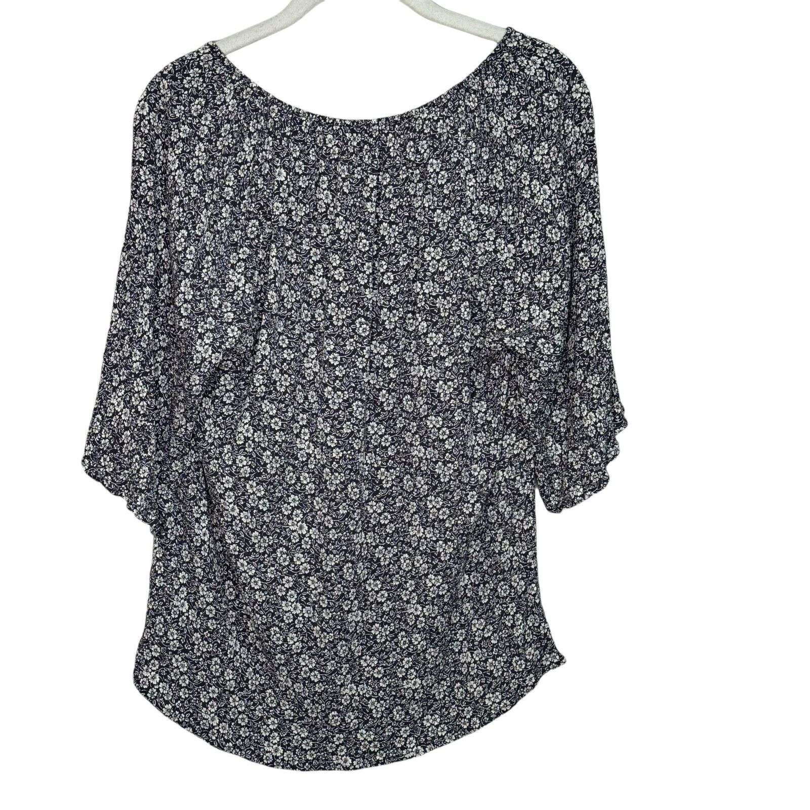 Faherty Navy Blue Ditsy Floral Amira V Neck Top Size Small $118