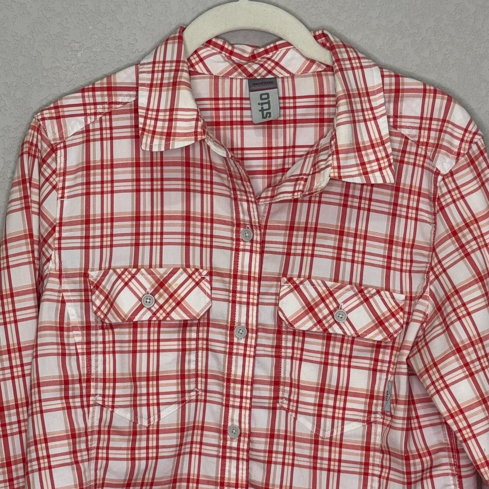 STIO Women’s Shirt Size Medium Red Plaid Long Sleeve Button Down