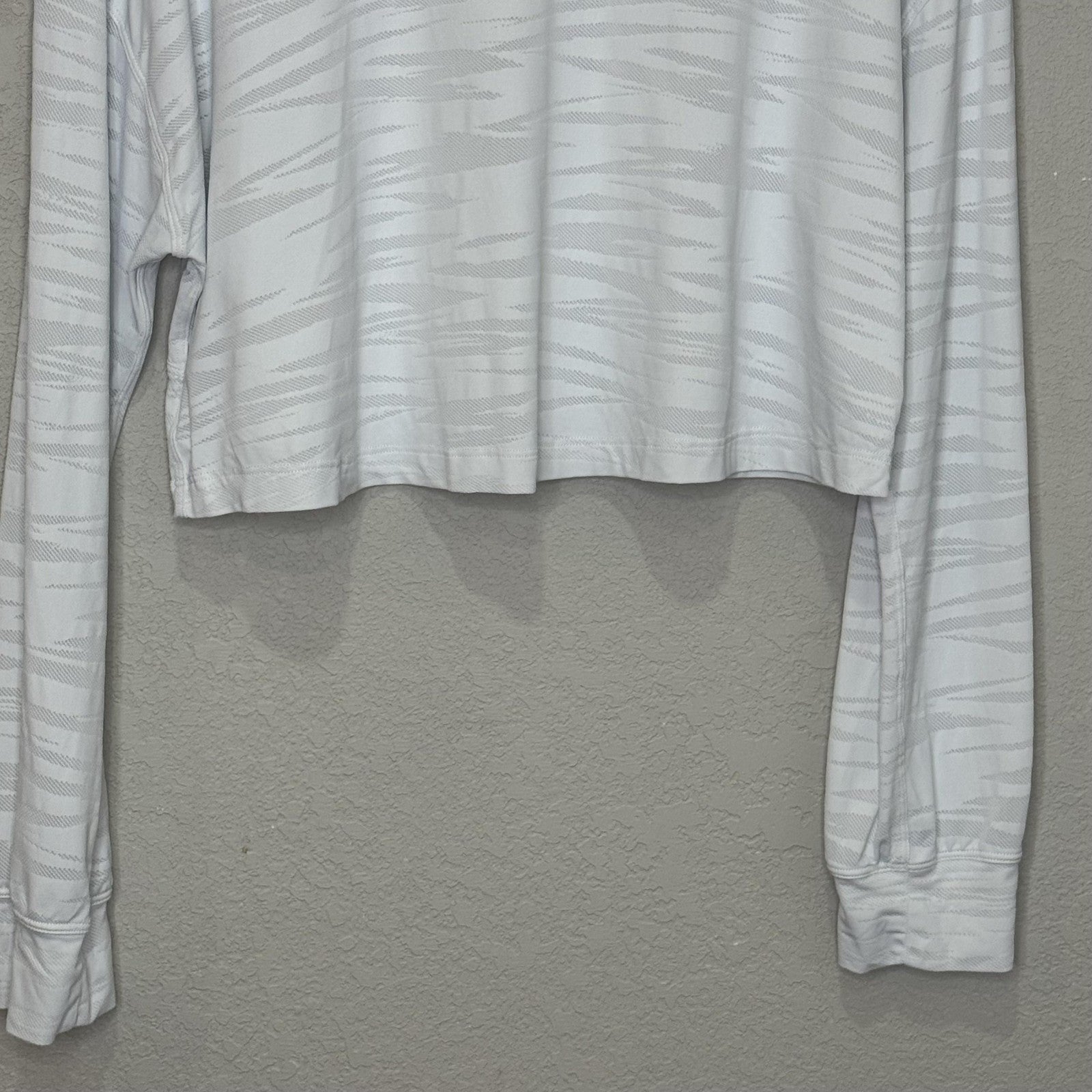 Lululemon Pullover Womens 6 Swiftly Tech Long Sleeve Crop Tiger Wave Lightweight