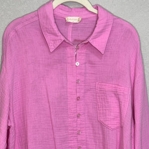 Altar'd State Shirt Top Size Medium NEW Pink Gauze Button Down with Raw Hem