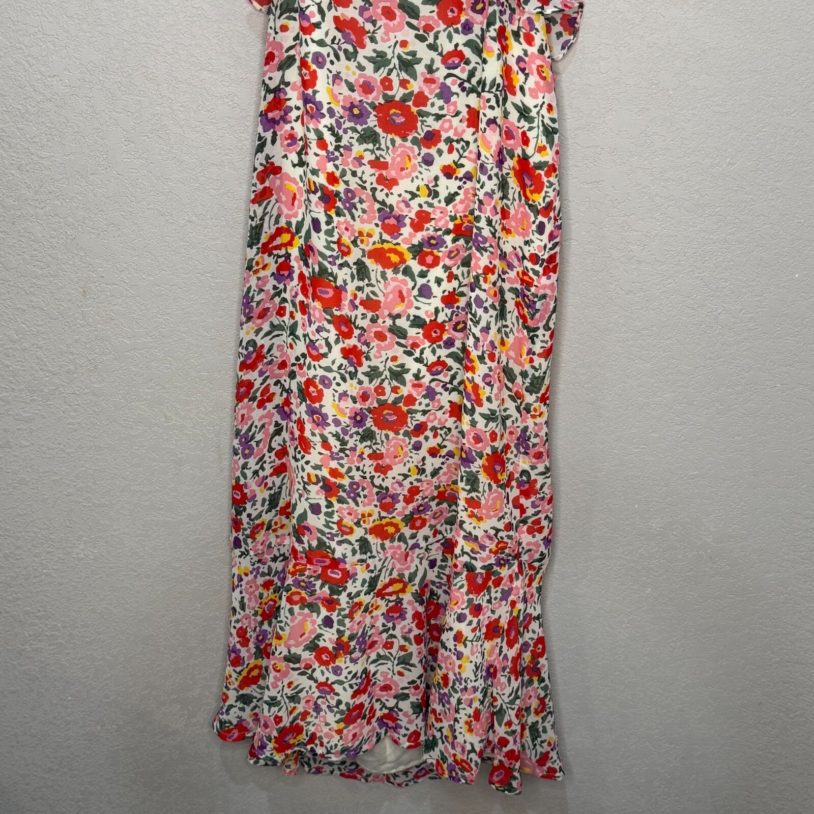 ASTR the Label Maxi Dress Size Large Wildfloral Red Pink Floral Ruffles Cutout