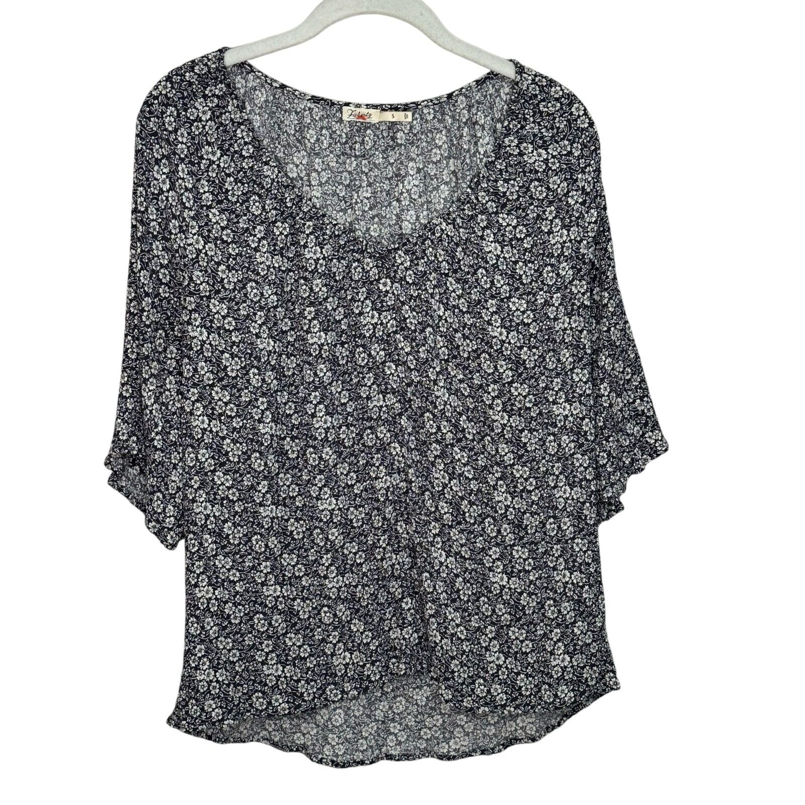 Faherty Navy Blue Ditsy Floral Amira V Neck Top Size Small $118