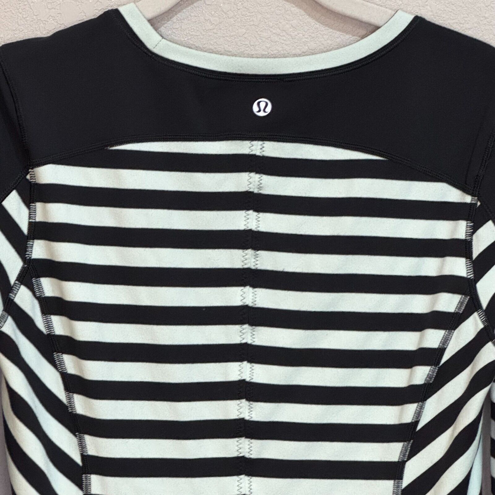 Lululemon Run Reflect Long Sleeve Black / Mint Striped Top Size 8