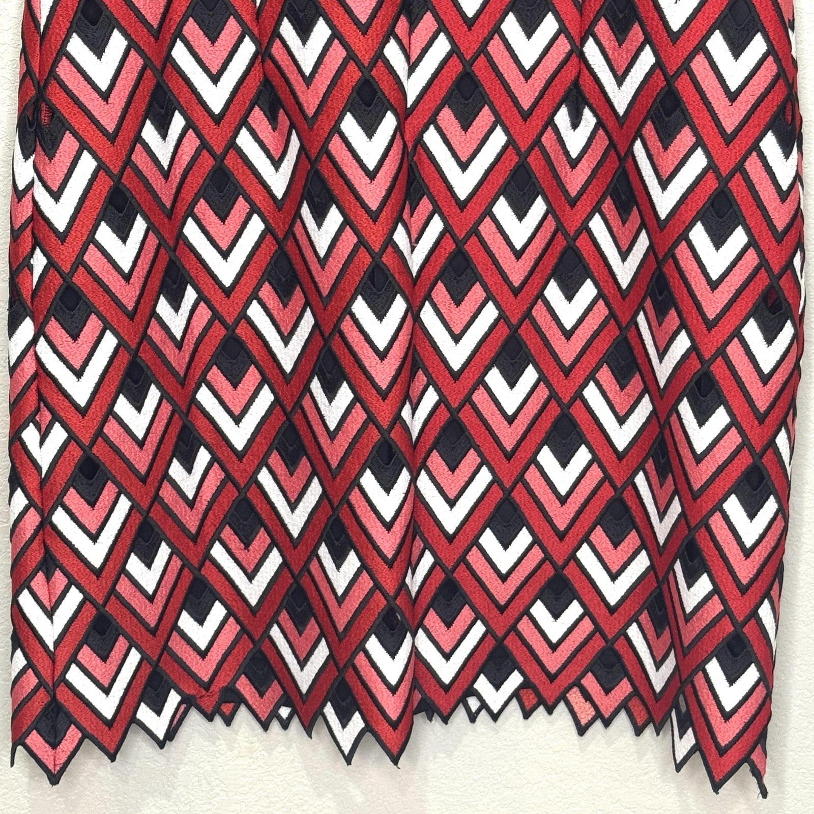 Elie Tahari Shift Dress Womens 14 Red Black White Sleeveless Chevron Scallop Hem