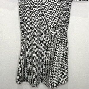 Never A Wallflower Dress Womens Small Black White Chevron Puff Sleeve Cotton