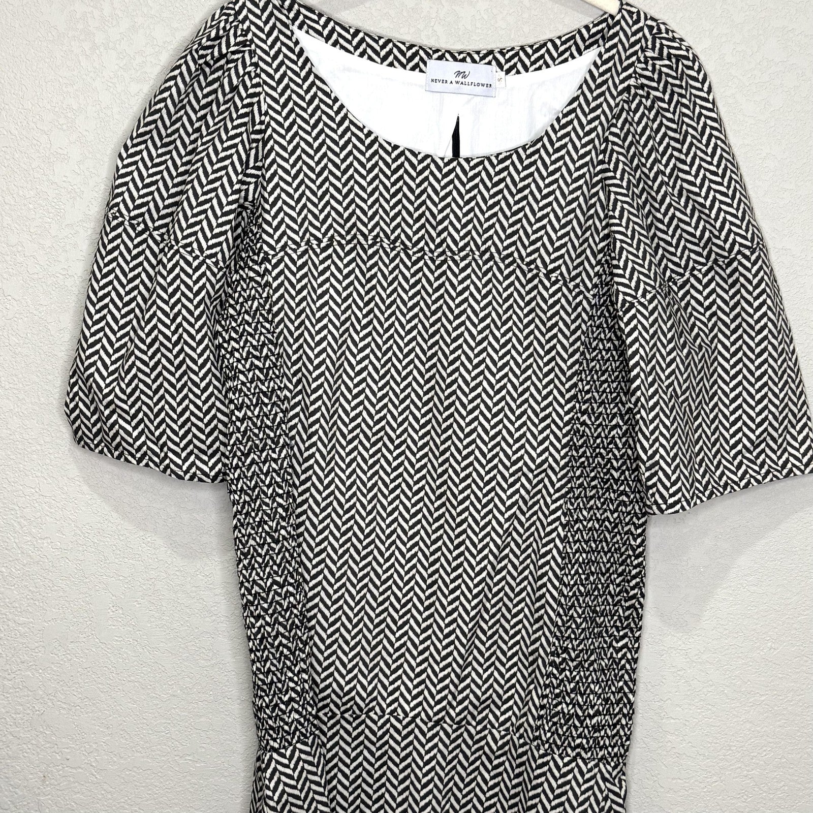 Never A Wallflower Dress Womens Small Black White Chevron Puff Sleeve Cotton