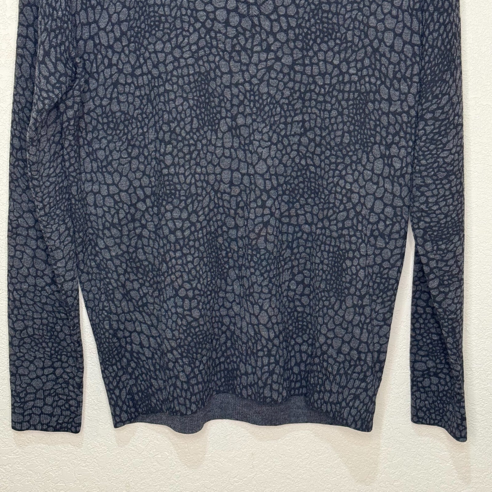 Theory Sweater Size Medium Adrianna V Neck Gray Black Print Wool Blend