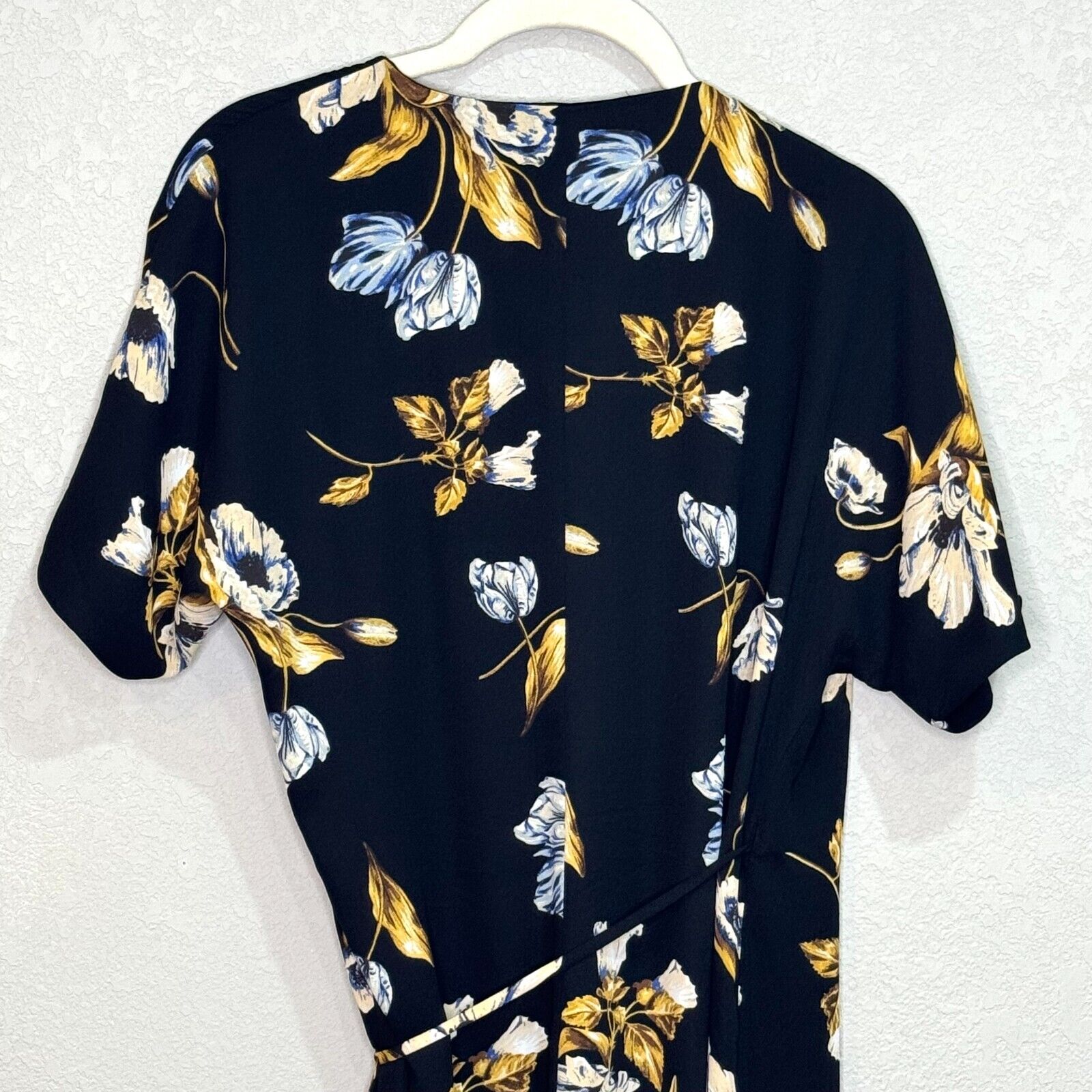 Aritzia Babaton Wallace Black Floral Wrap Dress Size Small