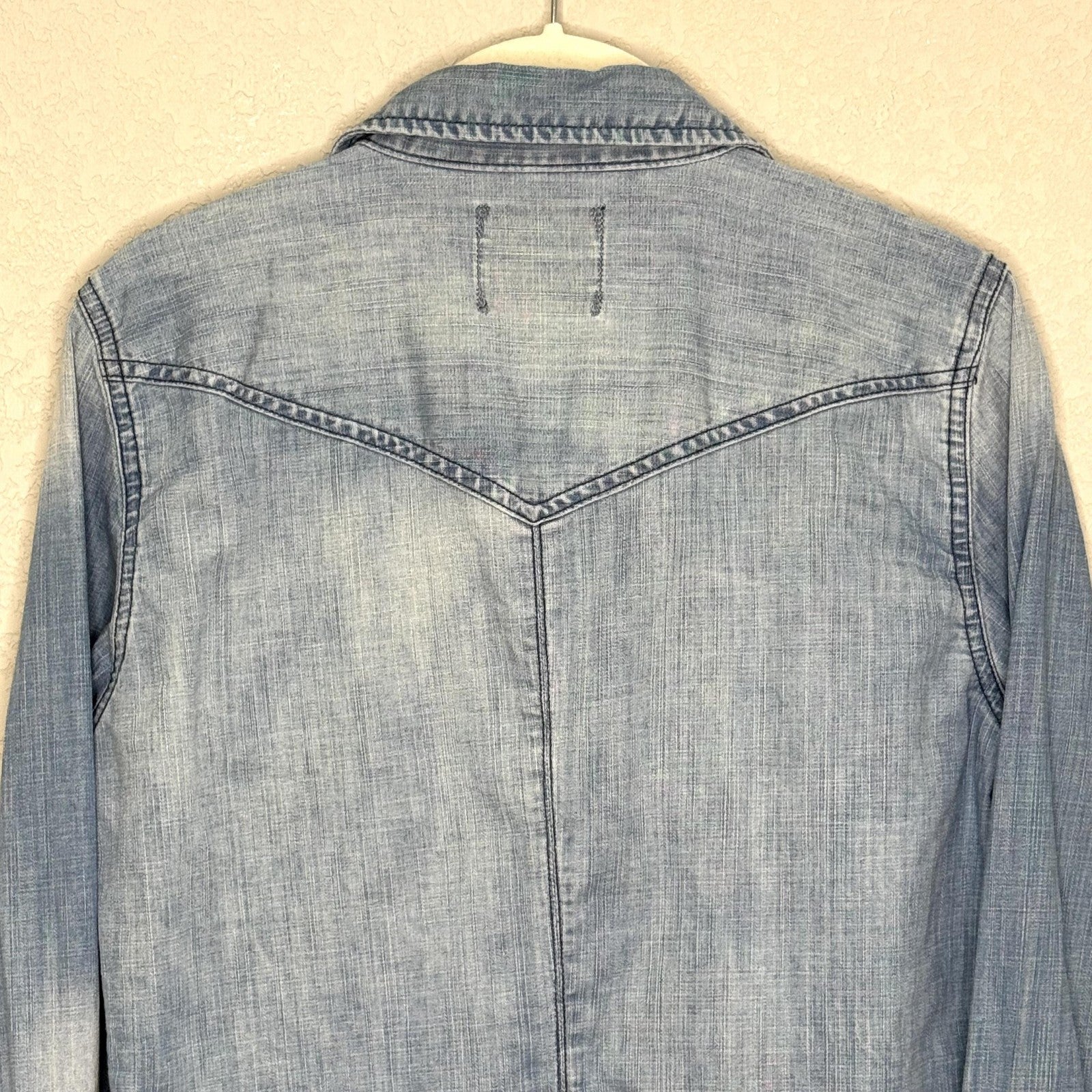American Eagle Outfitters Shirt Womens 10 Blue Chambray Denim Western Pearl Snap