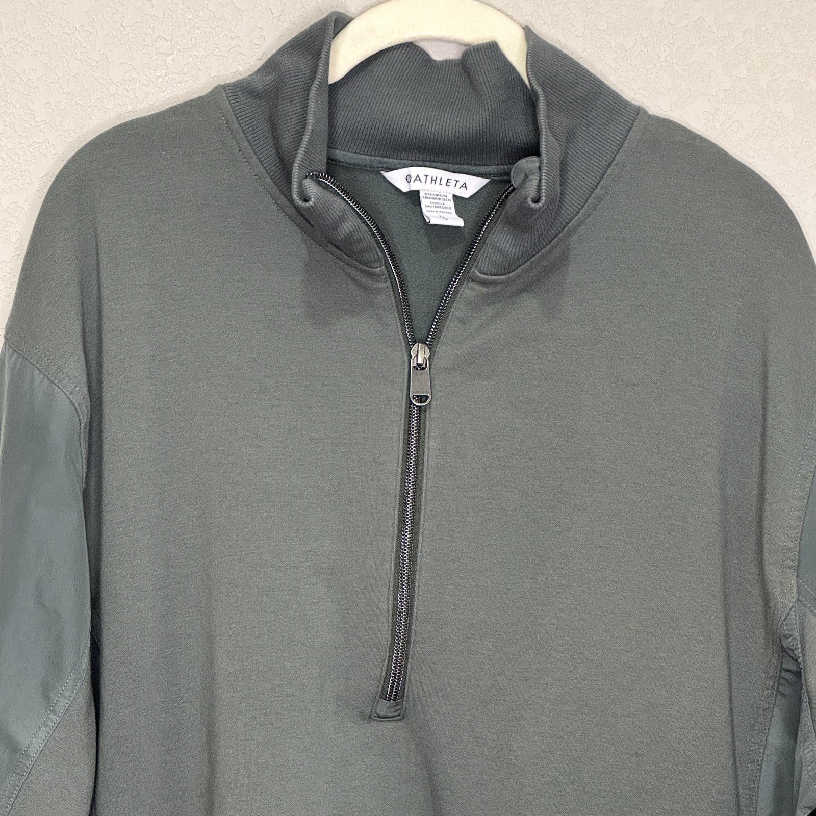 Athleta Pullover Large Green Triumph Half Zip Mock Neck Mixed Media Bungee Hem