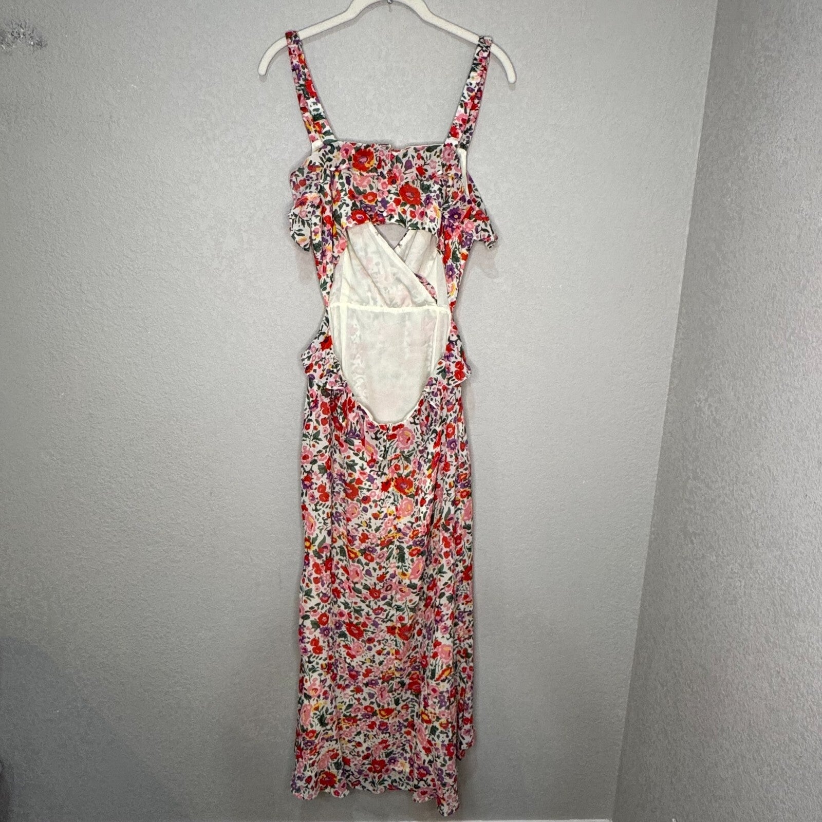 ASTR the Label Maxi Dress Size Large Wildfloral Red Pink Floral Ruffles Cutout