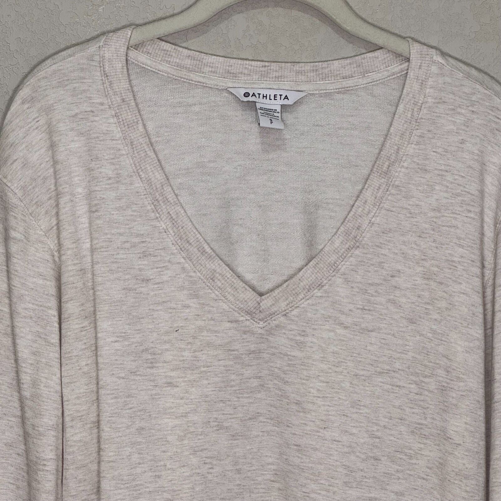 Athleta Sunrise Sweatshirt Size Small V Neck Oatmeal Ivory Workout Lounge