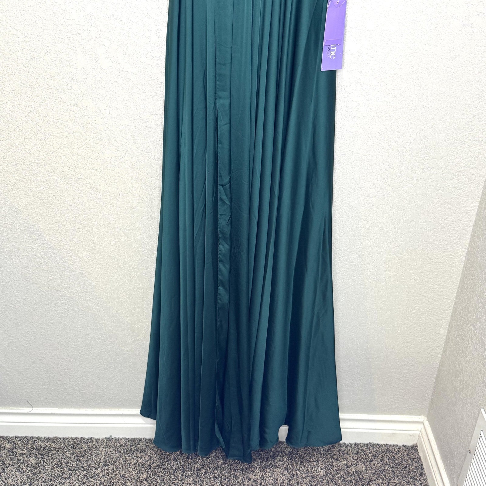 Ladivine Dress Womens 4 Emerald Green 7469 Formal Gown Deep V Maxi Evening
