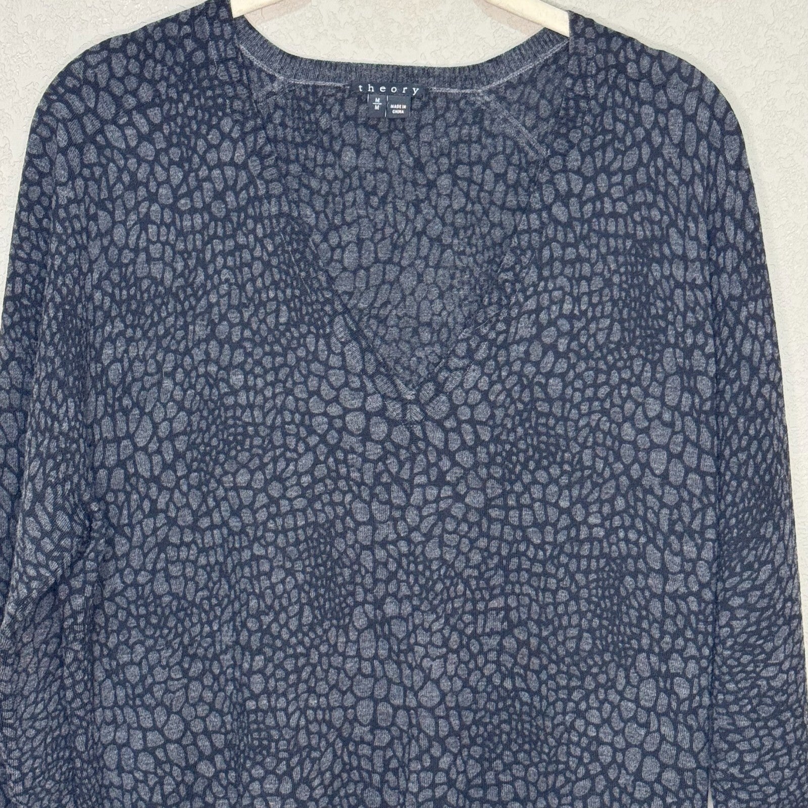Theory Sweater Size Medium Adrianna V Neck Gray Black Print Wool Blend