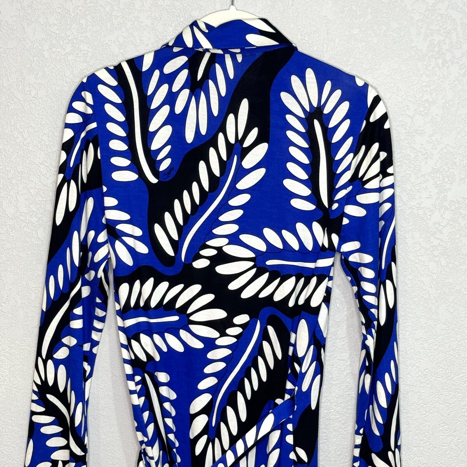 Diane Von Furstenberg DVF Jeanne Two Silk Blue Printed Wrap Dress Size 8