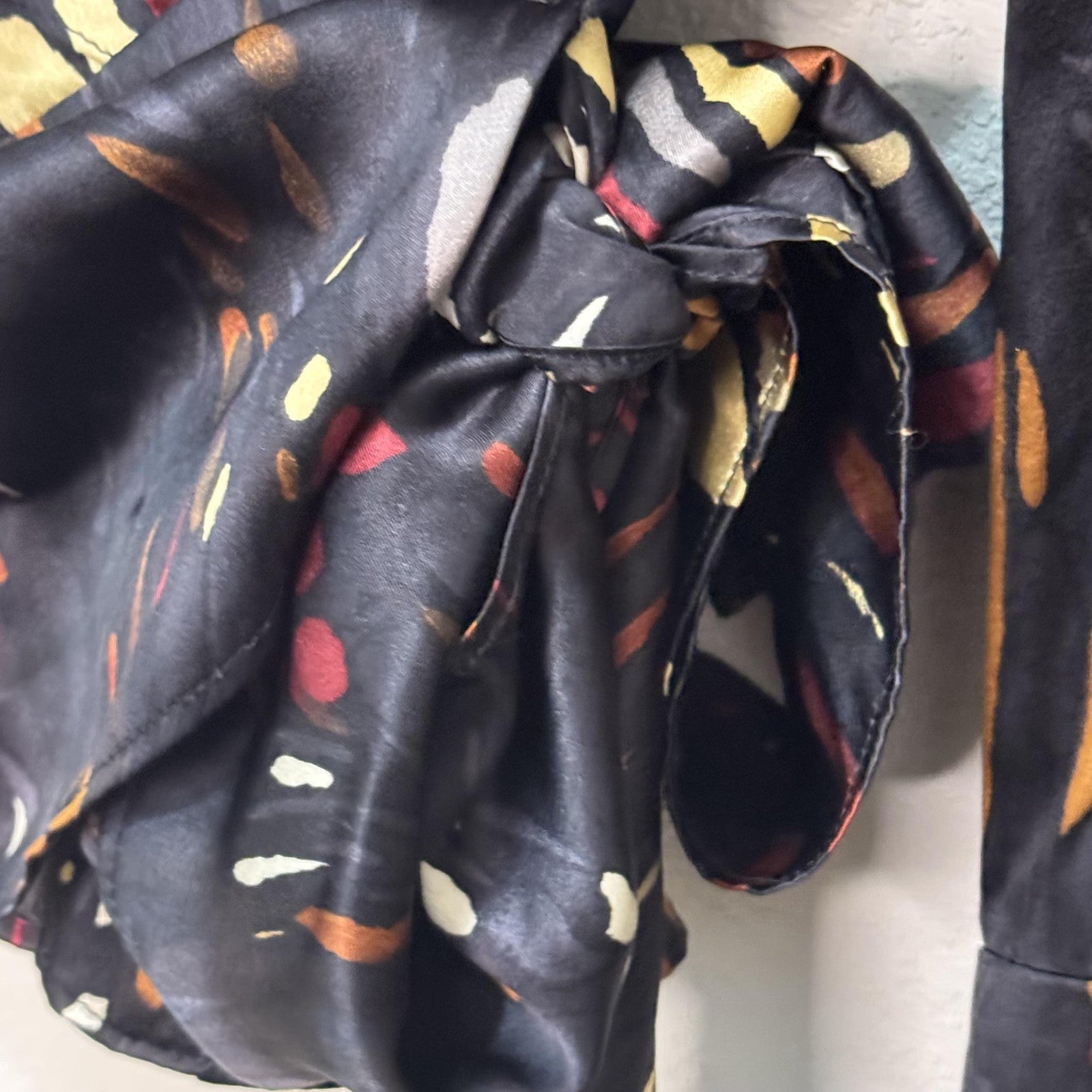 Lafayette 148 New York Blouse Womens 2 Black Abstract Print Silk Wrap Top Shirt