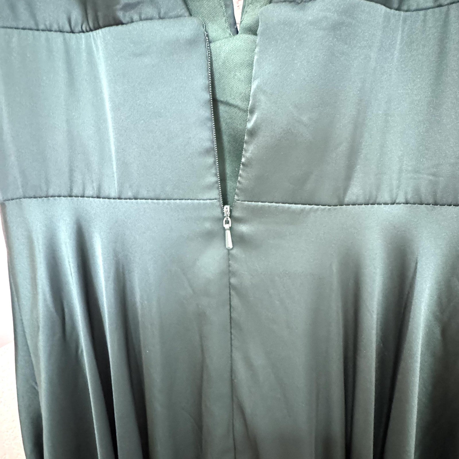Ladivine Dress Womens 4 Emerald Green 7469 Formal Gown Deep V Maxi Evening
