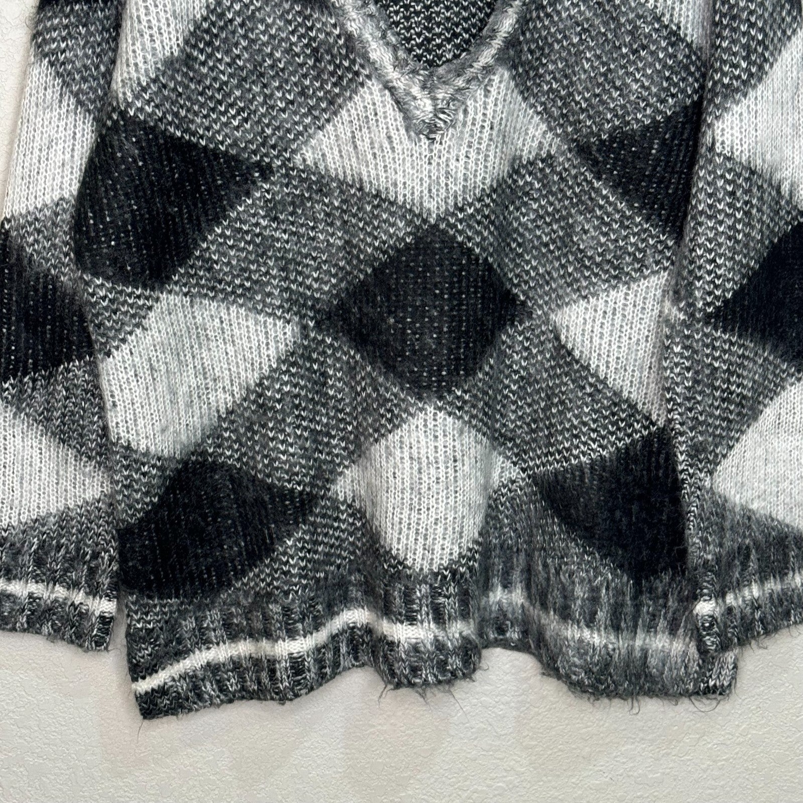525 America Sweater Size Small Black White V Neck Argyle Soft