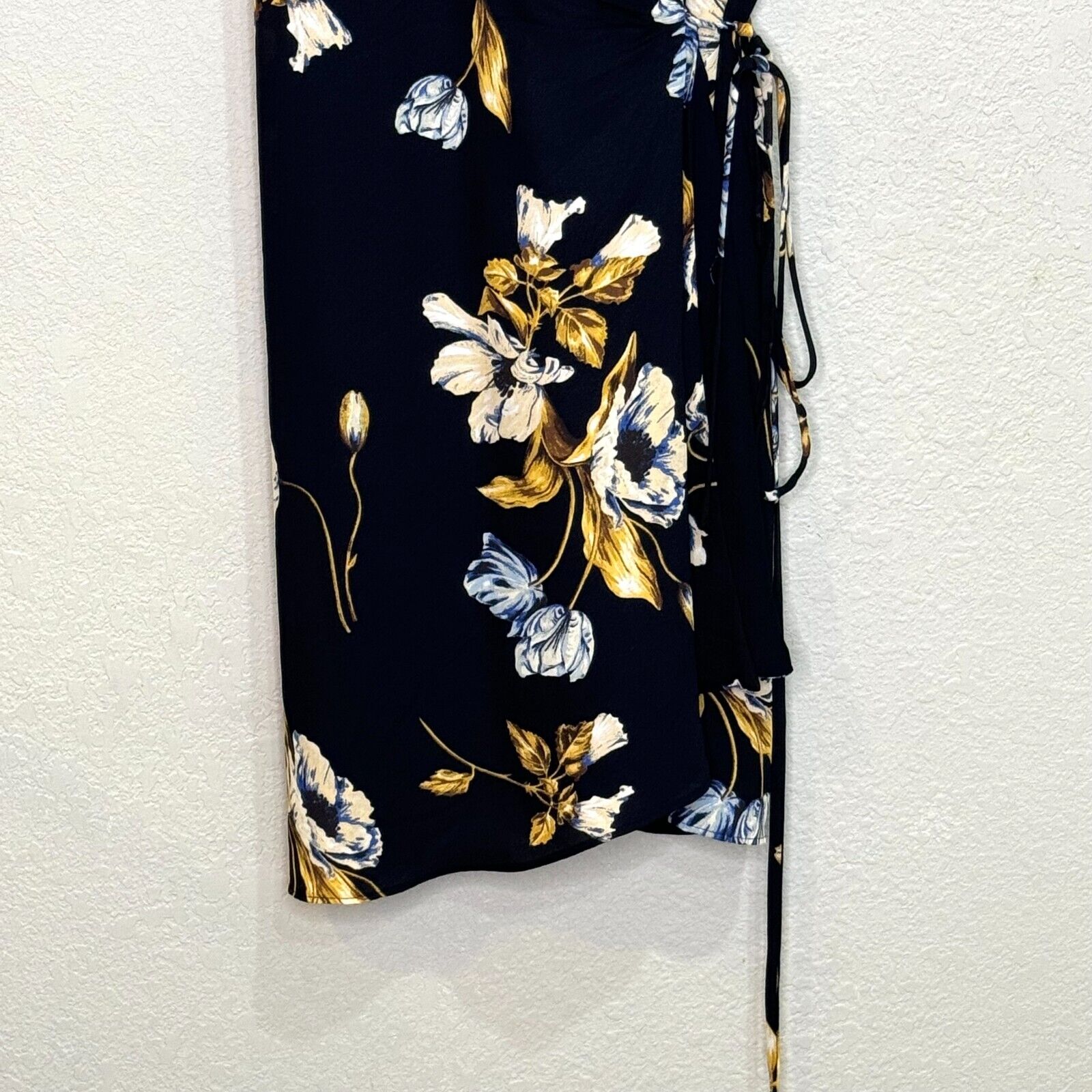 Aritzia Babaton Wallace Black Floral Wrap Dress Size Small