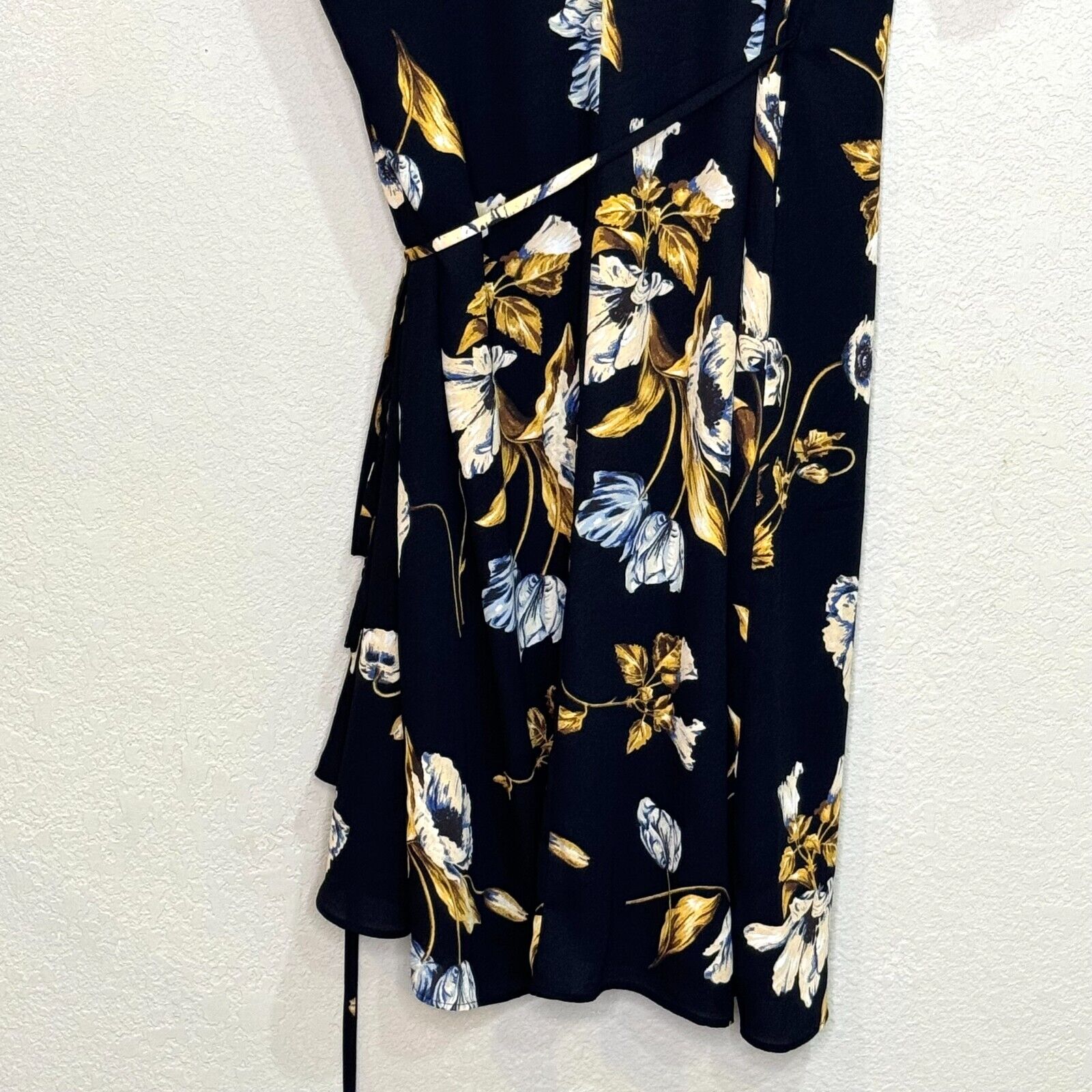 Aritzia Babaton Wallace Black Floral Wrap Dress Size Small