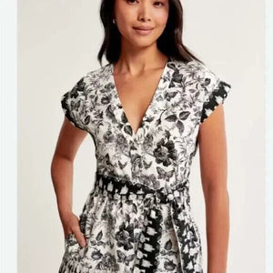 Abercrombie Maxi Dress Size Medium Black White Floral Pattern Missing Belt $130