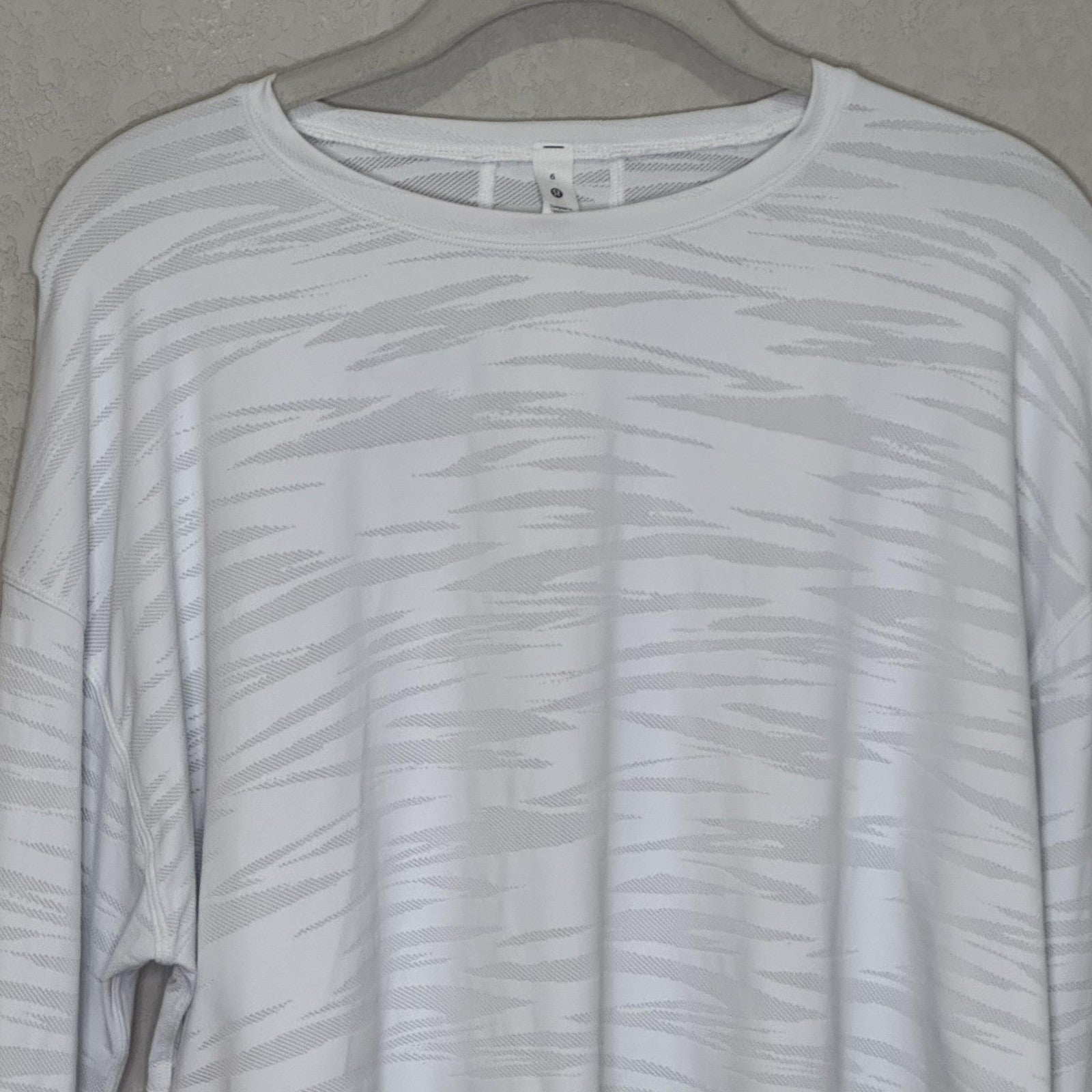 Lululemon Pullover Womens 6 Swiftly Tech Long Sleeve Crop Tiger Wave Lightweight