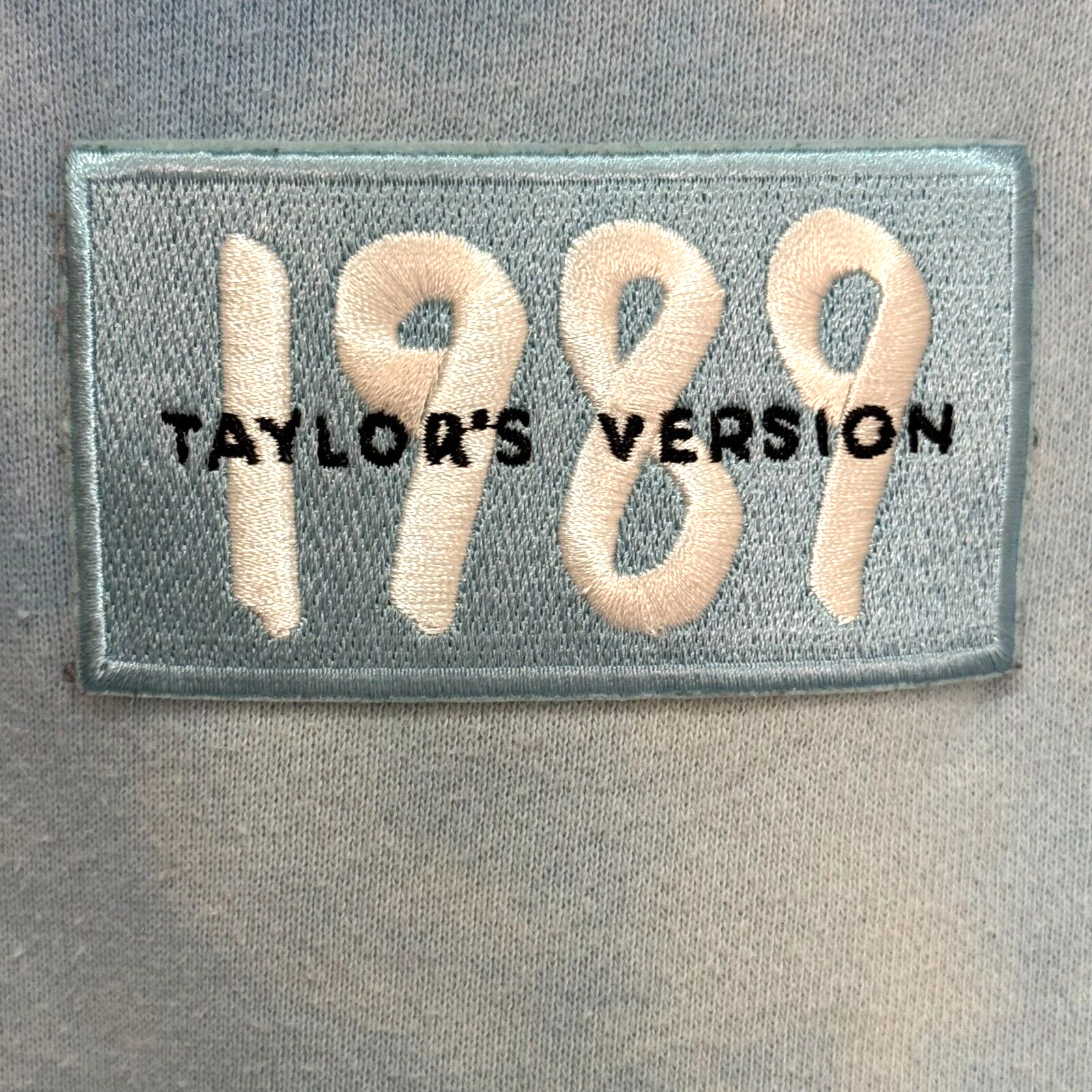 Taylor Swift 1989 Women's Size M Crewneck Sweatshirt - Blue