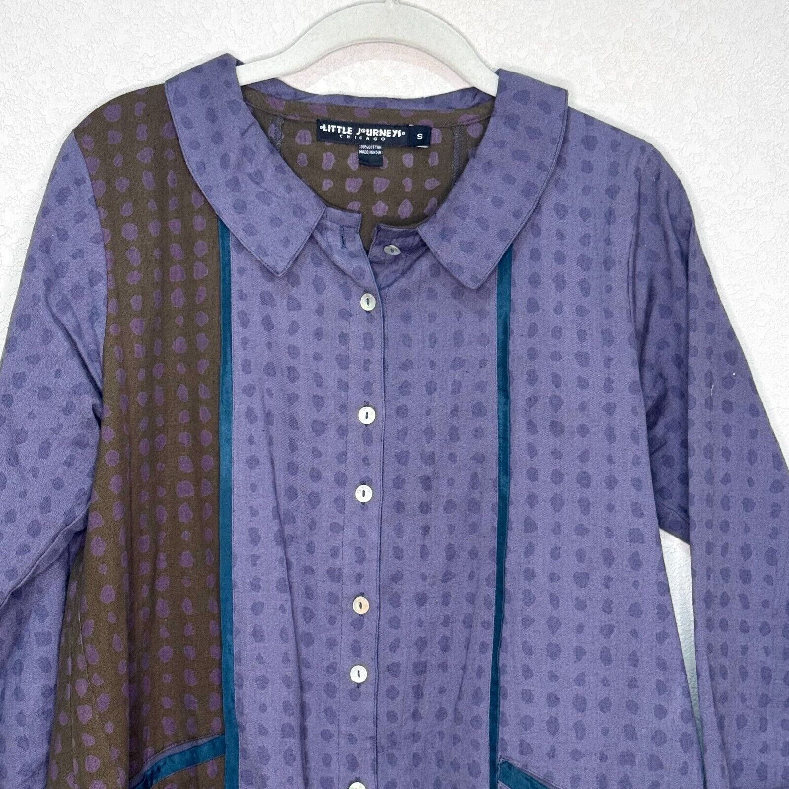 Little Journeys Chicago Shirt Size Small Brown Blue Artsy Button Down Tunic