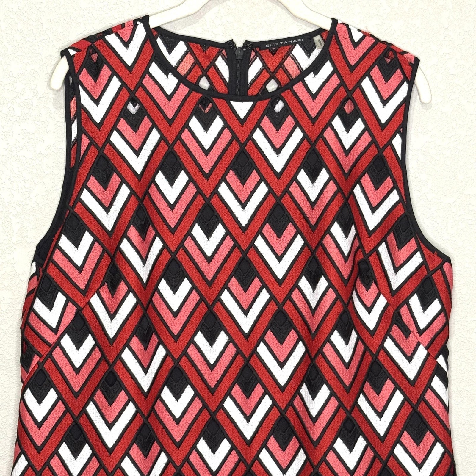 Elie Tahari Shift Dress Womens 14 Red Black White Sleeveless Chevron Scallop Hem