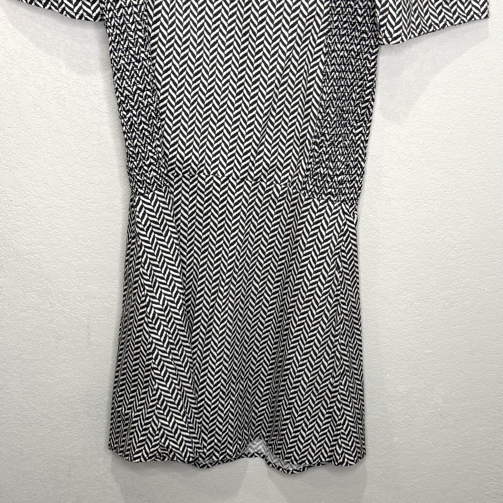 Never A Wallflower Dress Womens Small Black White Chevron Puff Sleeve Cotton