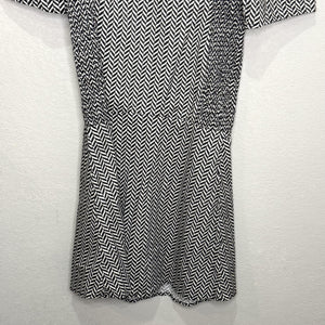 Never A Wallflower Dress Womens Small Black White Chevron Puff Sleeve Cotton