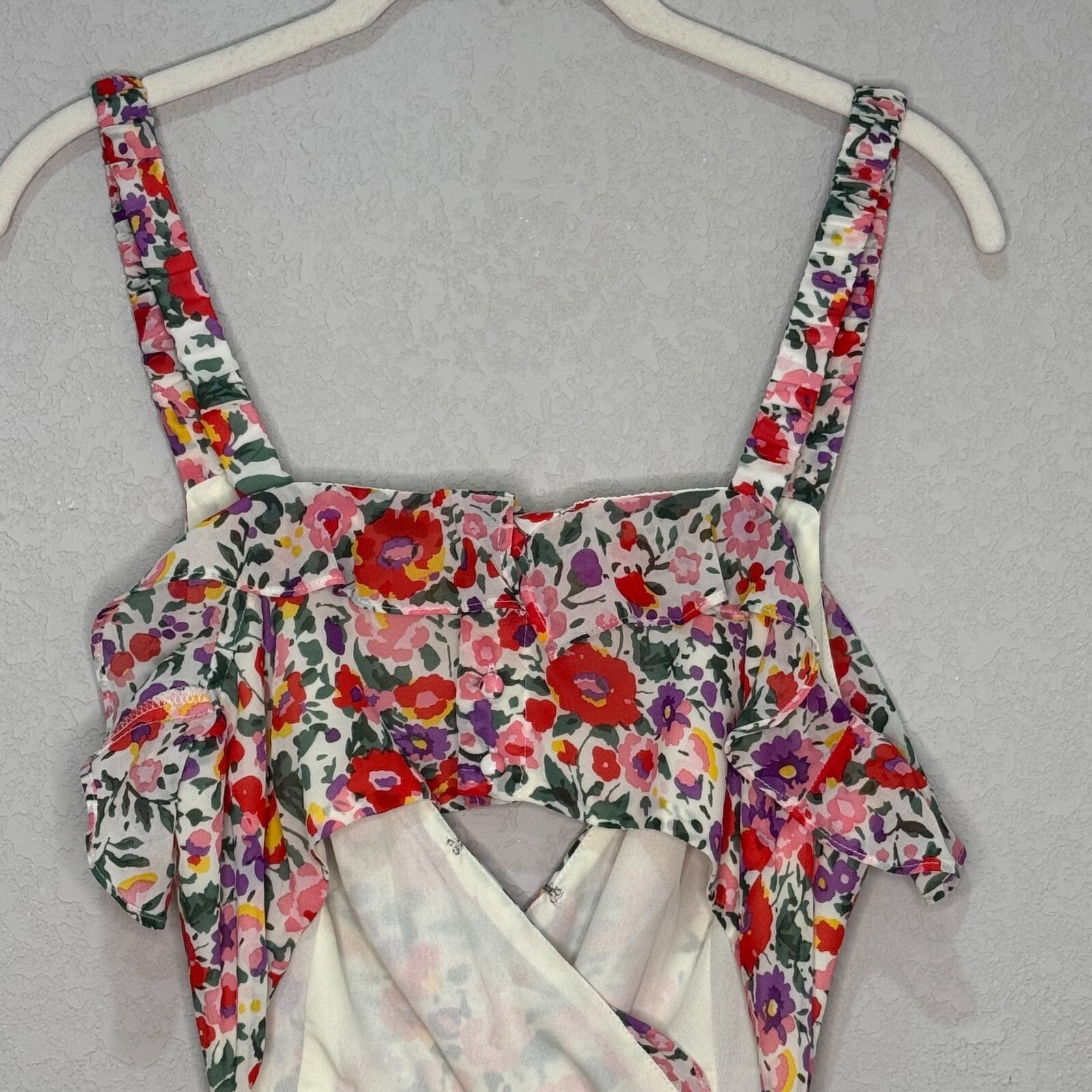 ASTR the Label Maxi Dress Size Large Wildfloral Red Pink Floral Ruffles Cutout
