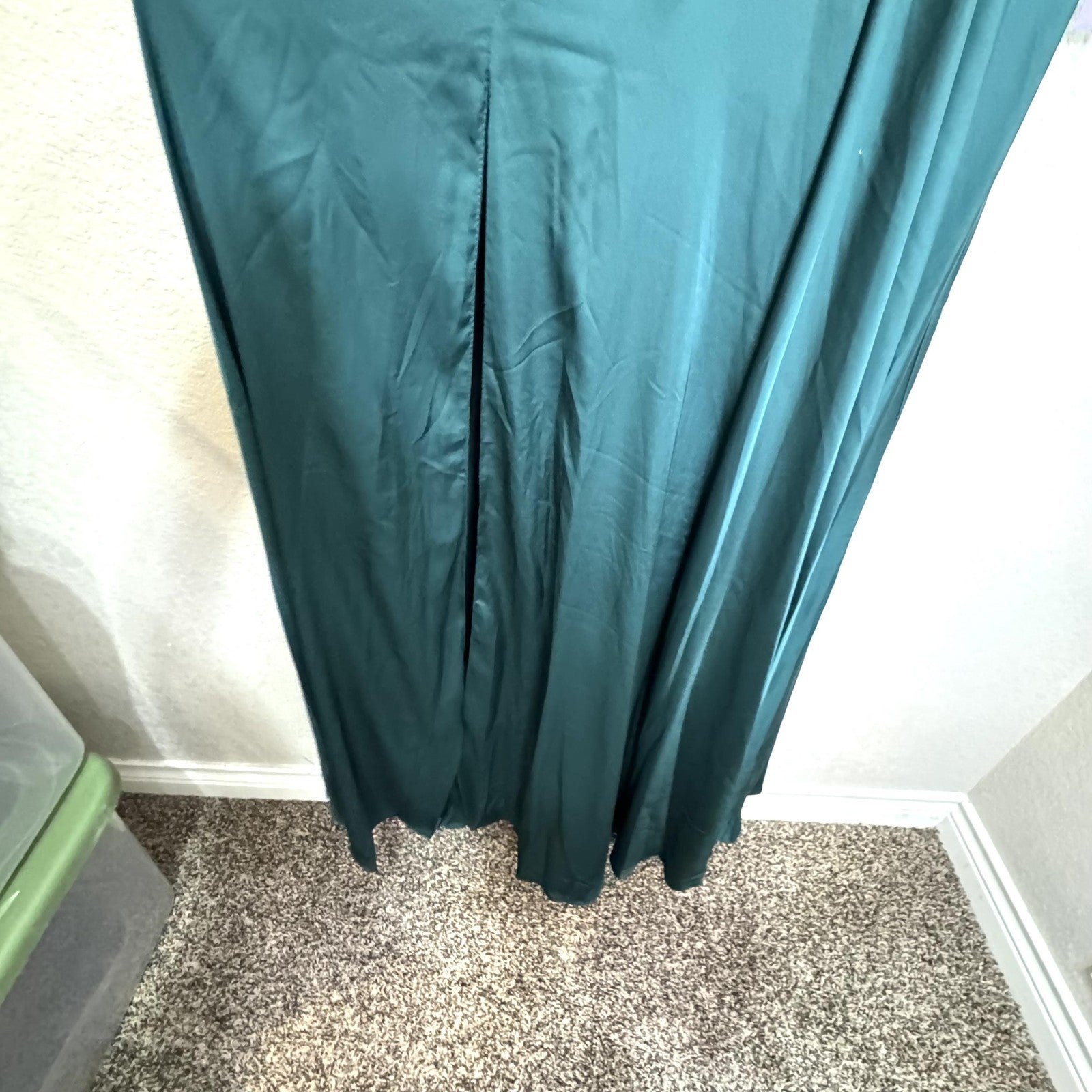 Ladivine Dress Womens 4 Emerald Green 7469 Formal Gown Deep V Maxi Evening