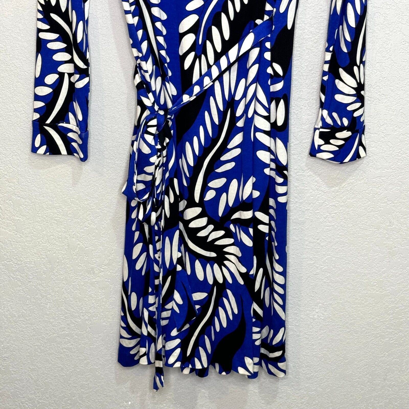 Diane Von Furstenberg DVF Jeanne Two Silk Blue Printed Wrap Dress Size 8