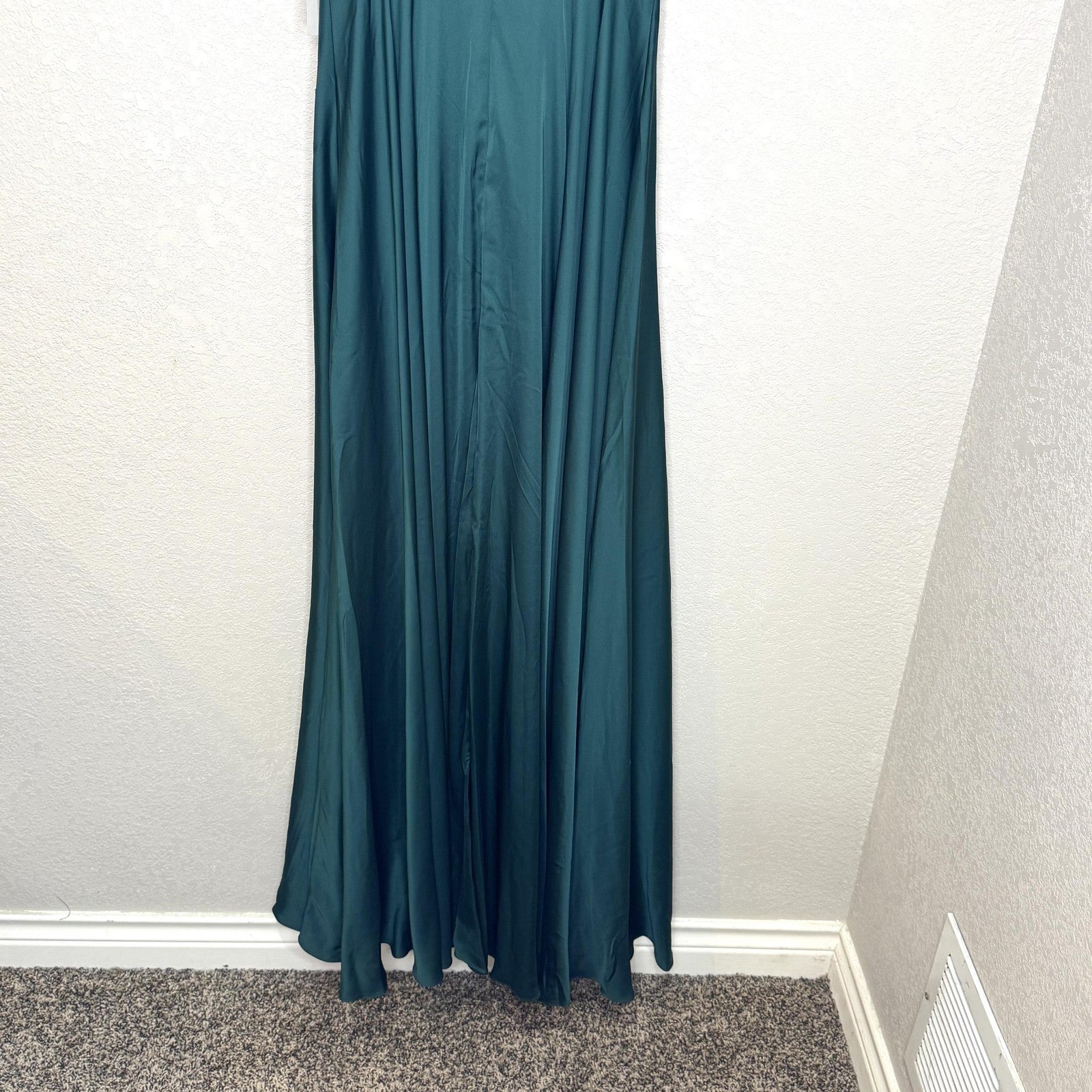 Ladivine Dress Womens 4 Emerald Green 7469 Formal Gown Deep V Maxi Evening