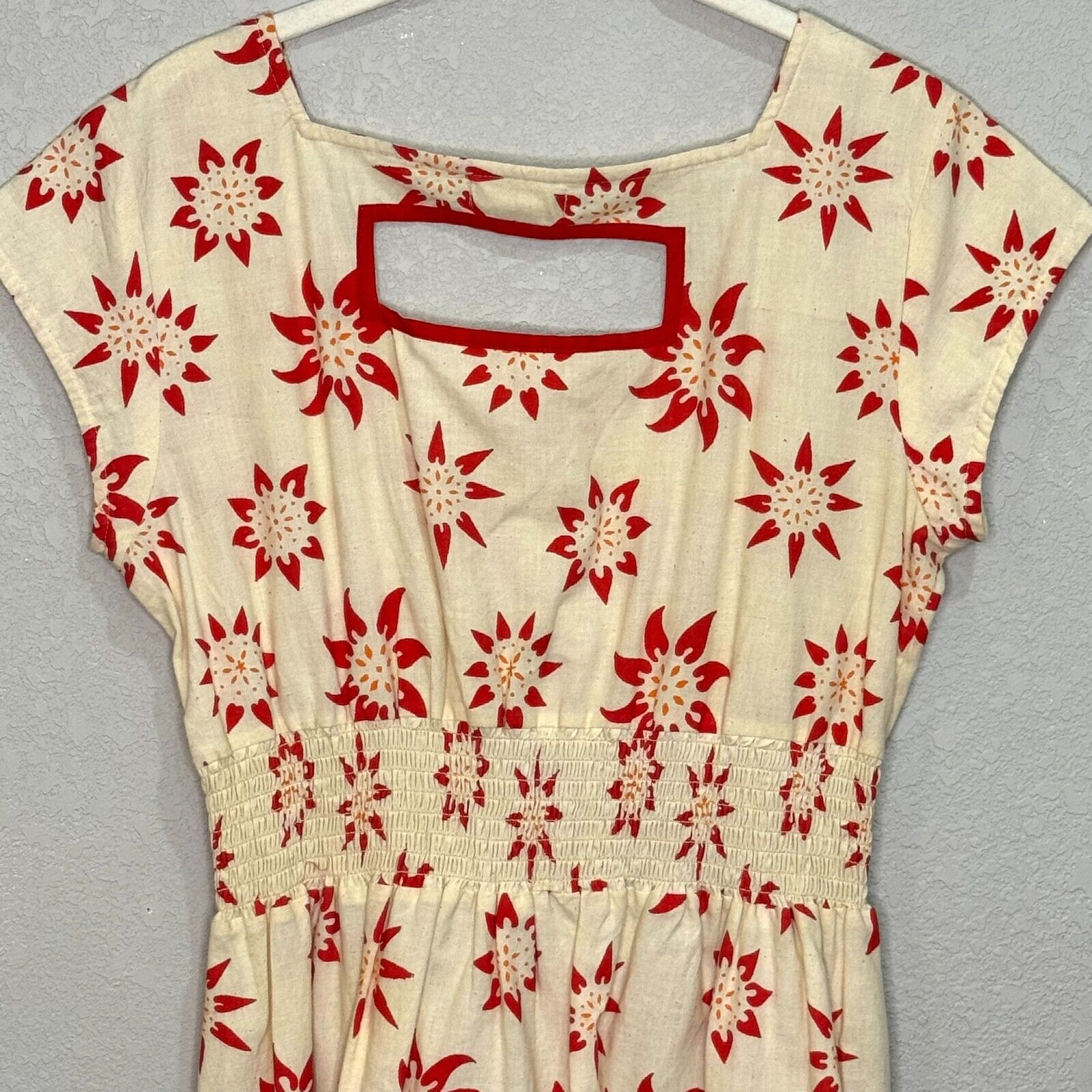 Mata Traders Cream Red Sun Pattern Dress Size Small Made in India