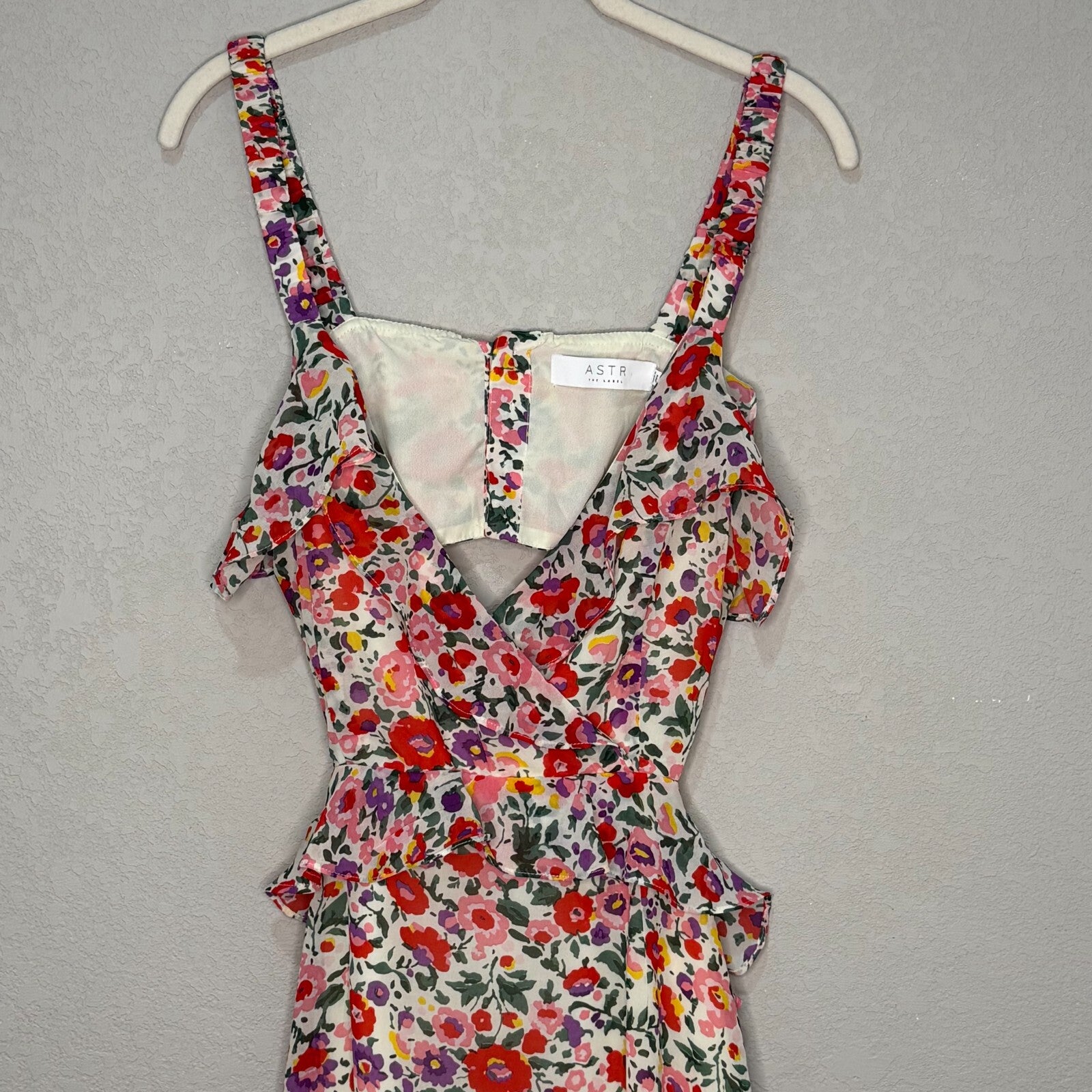 ASTR the Label Maxi Dress Size Large Wildfloral Red Pink Floral Ruffles Cutout