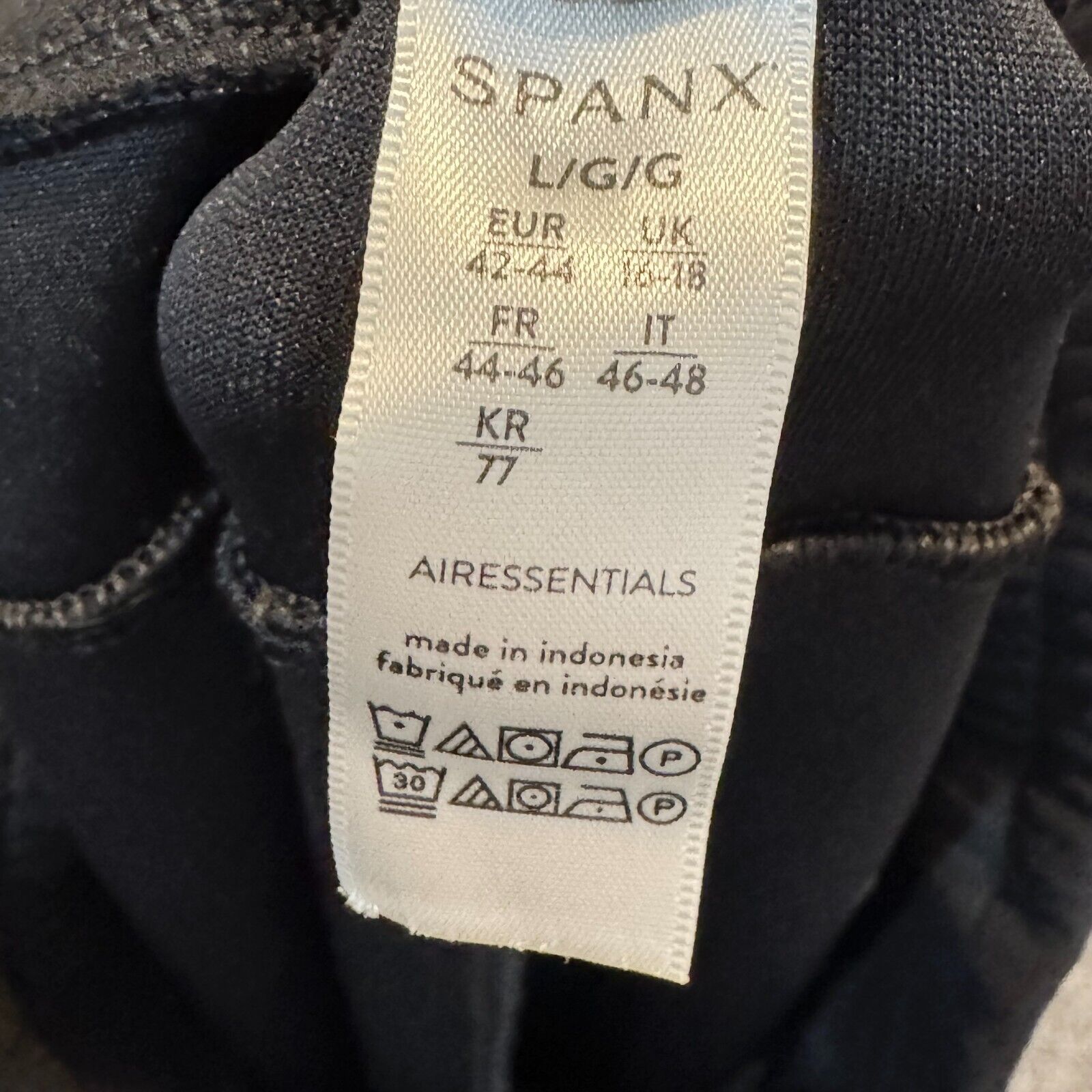 SPANX AirEssentialsTapered Pant Size Large Black Non-shaping Mid-rise Ankle le