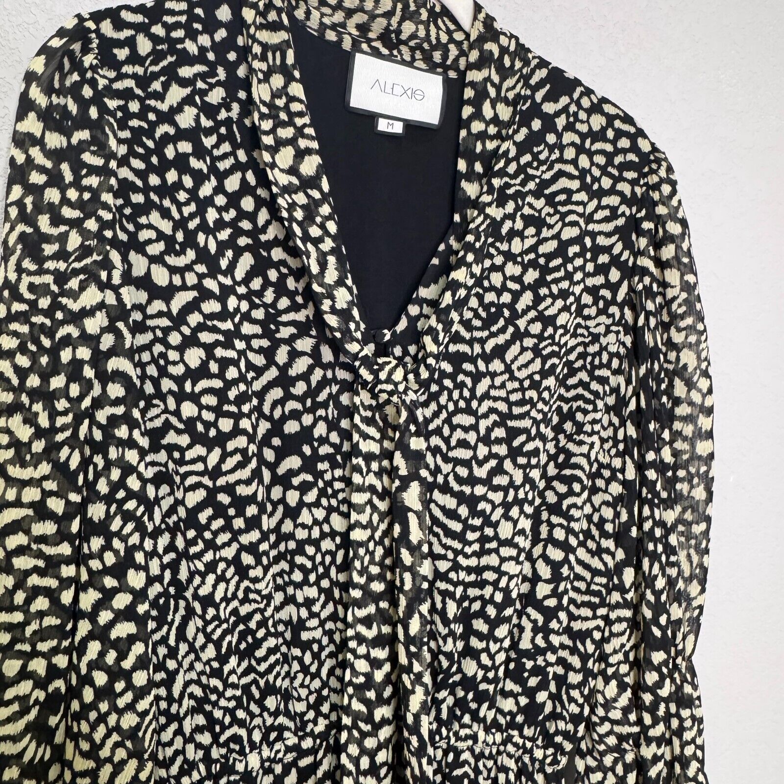 Alexis Malika Printed Georgette Mini Dress Size Medium $495 Animal Tie Neck - Flair - Style
