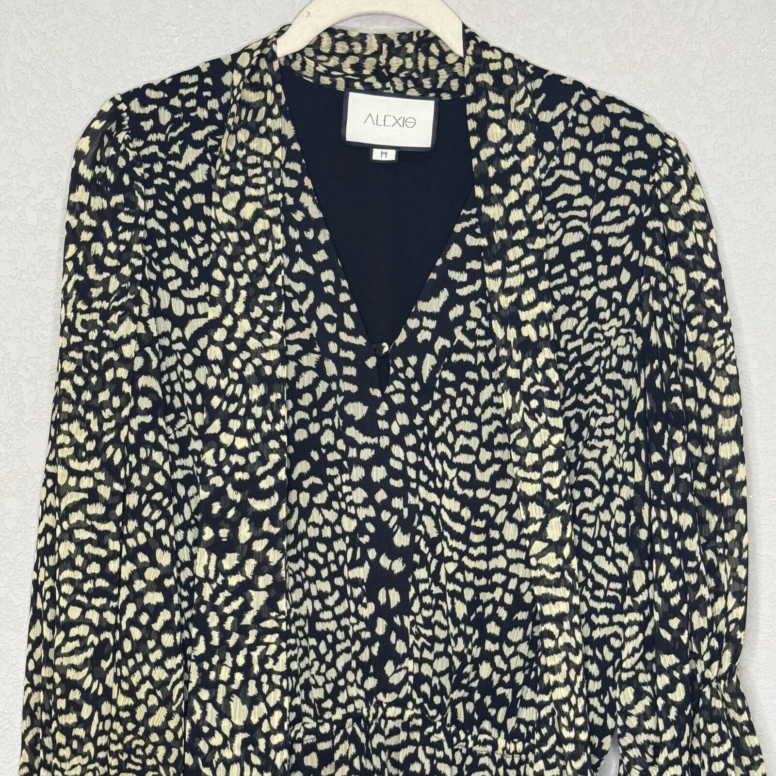 Alexis Malika Printed Georgette Mini Dress Size Medium $495 Animal Tie Neck - Flair - Style