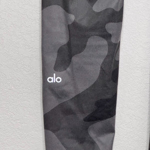 Alo Yoga Crop Leggings Size XS Gray Camo - Flair - Style