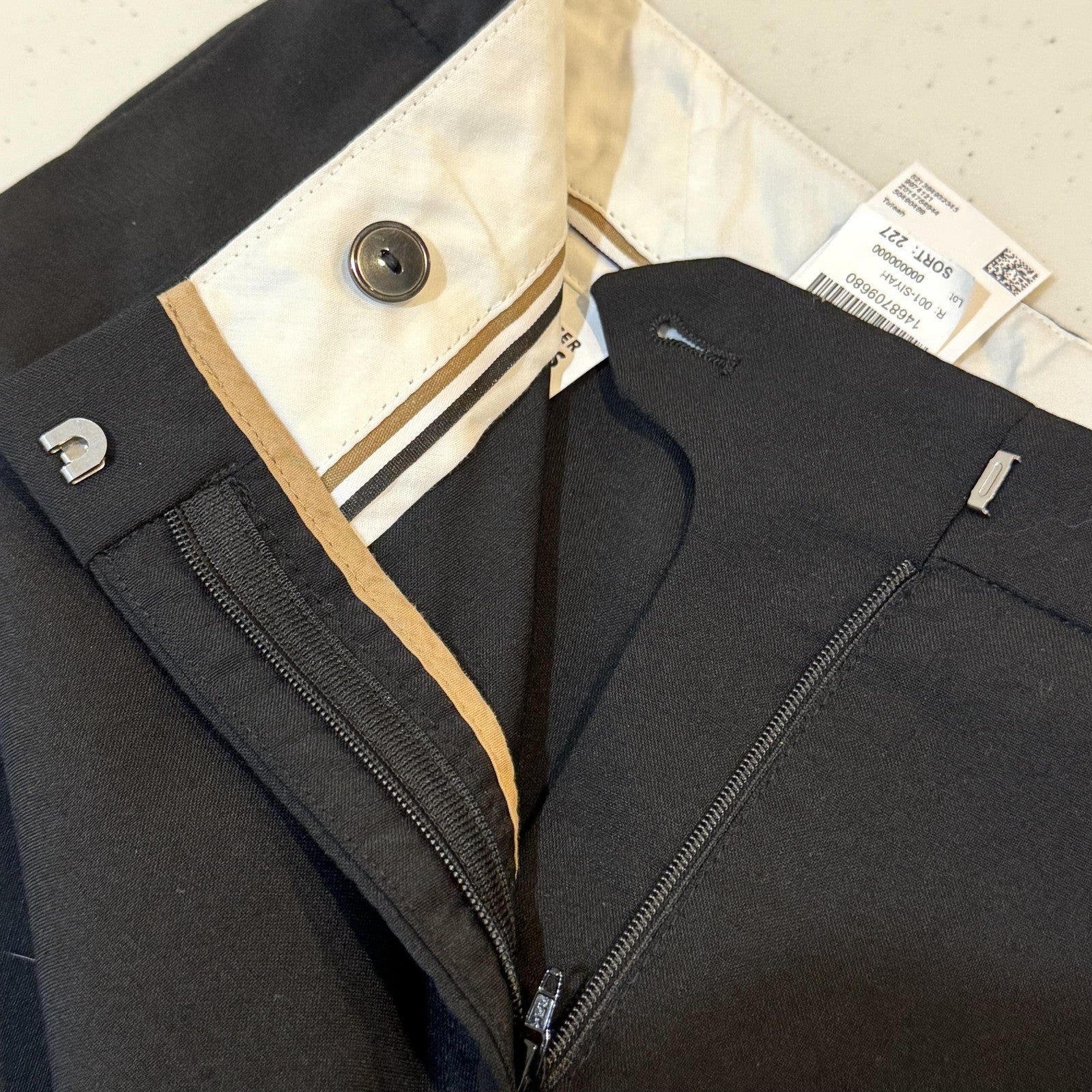 BOSS Pants | Size 4 | Black Tuleah - Flair - Style