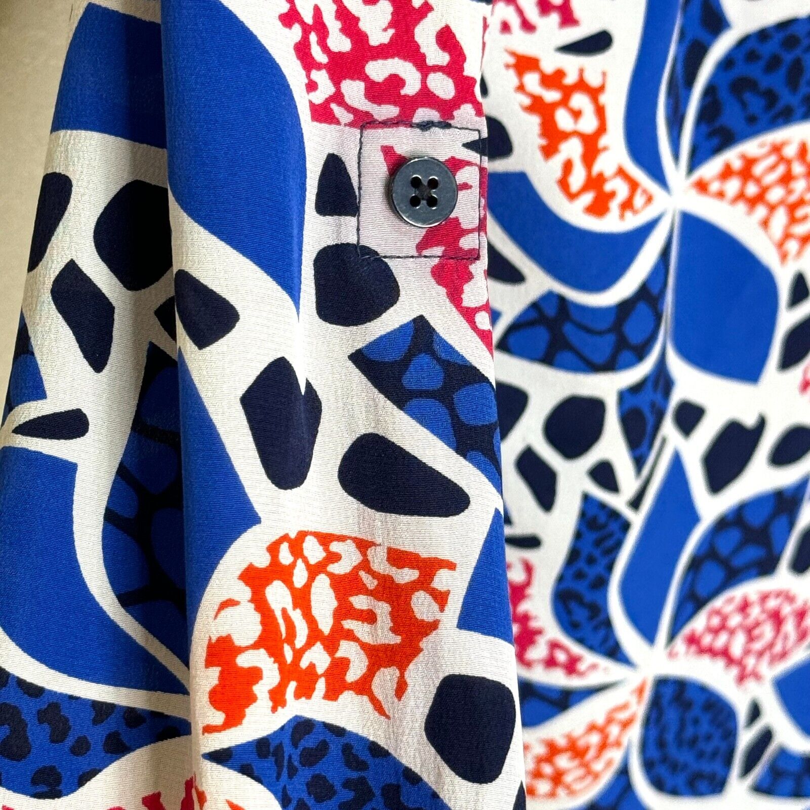 Diane Von Furstenburg DVF Blouse Shirt Size 4 Blue Silk Pattern Lorelei Two - Flair - Style
