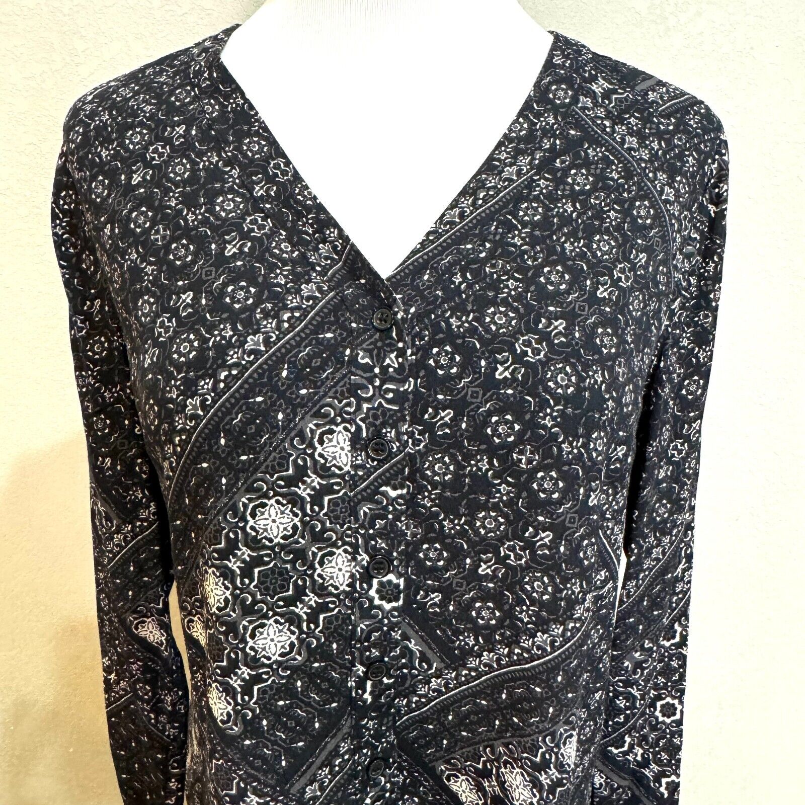 Garnet Hill Dress Size 8 Black White Bandana Print V - Neck Button - Up - Flair - Style