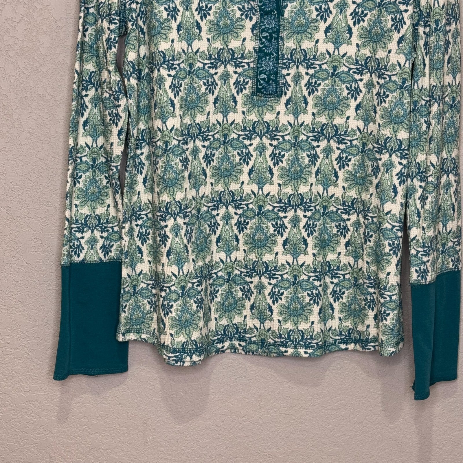 Sundance Thermal Henley Top Size XL Teal Blue Print V Neck - Flair - Style
