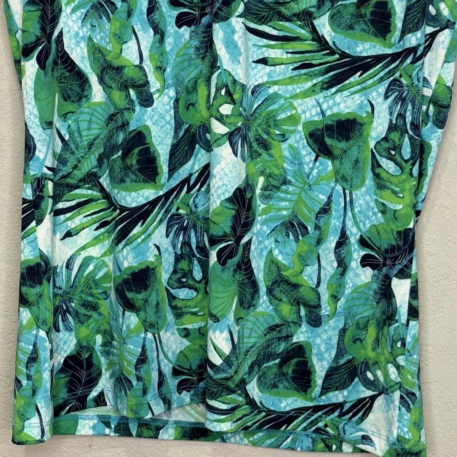 Tommy Bahama Golf Shirt Womens Medium Green Blue Sleeveless UPF 50 Quick Dry Top - Flair - Style